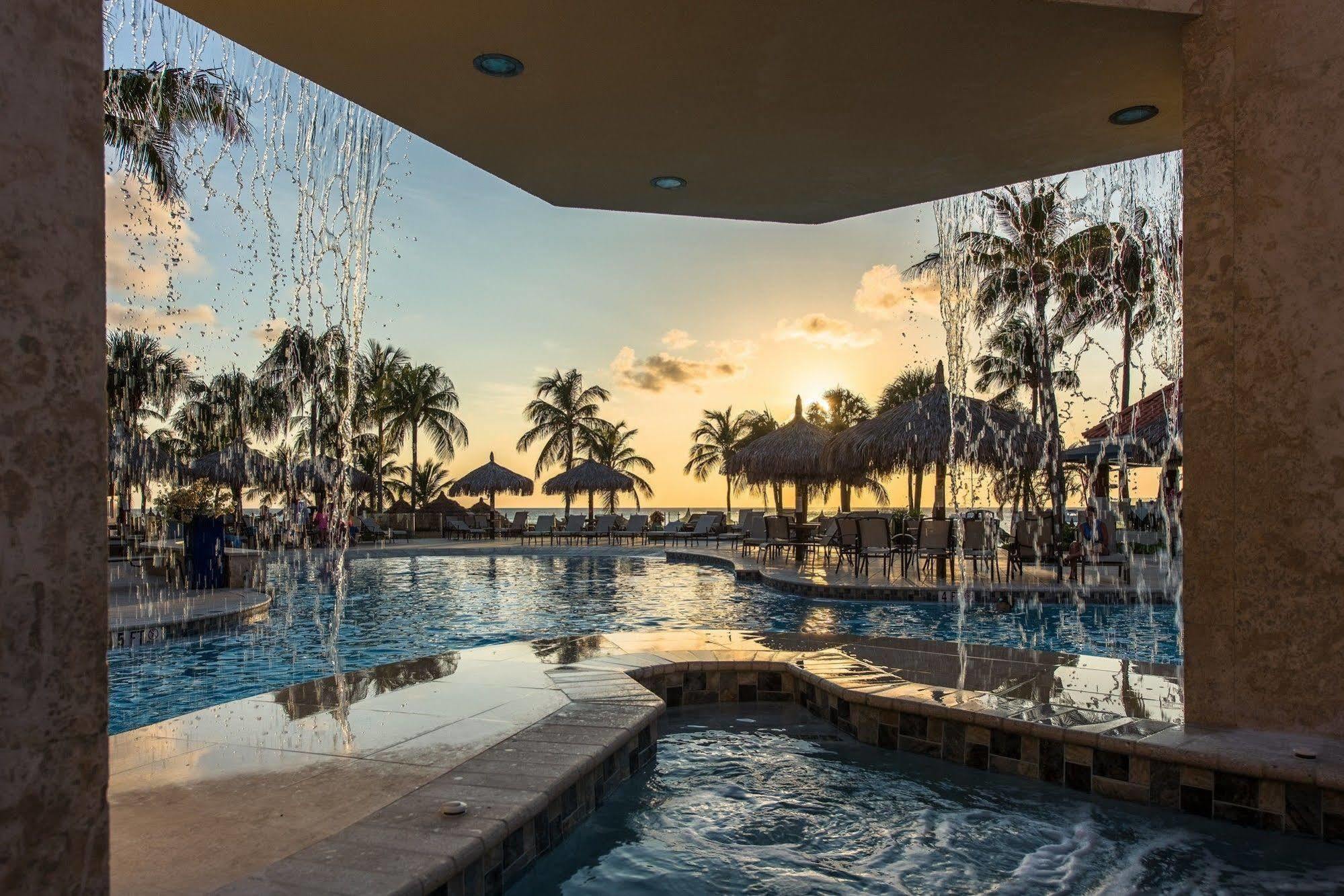 Playa Linda Beach Resort Palm Beach Exterior photo